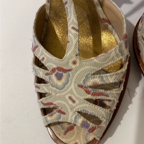 Chanel Cloth Heels New without Box - Picture 6 of 8